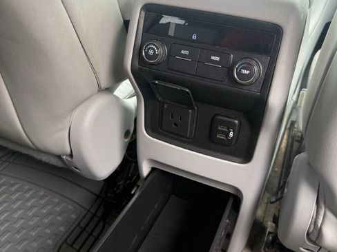 Used 2017 GMC Acadia SLT image 23