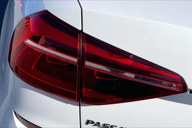 Used 2017 Volkswagen Passat 1.8T SE FWD image 29