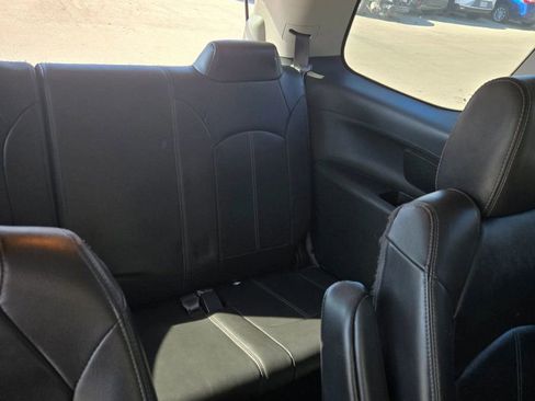 Used 2016 GMC Acadia SLT image 16