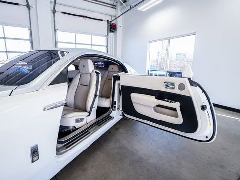 Used 2018 Rolls-Royce Wraith Base image 31