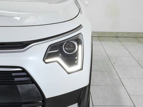 Used 2024 Kia Niro LX image 40