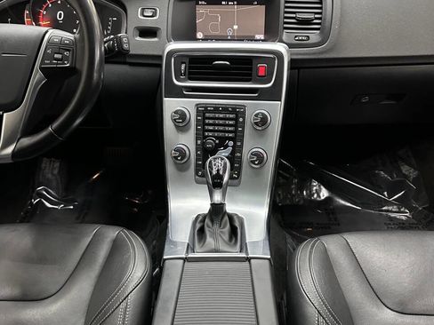 Used 2018 Volvo V60 T5 Dynamic w/ Vision Package image 26
