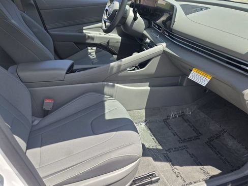 Certified 2025 Hyundai Elantra SEL FWD image 16