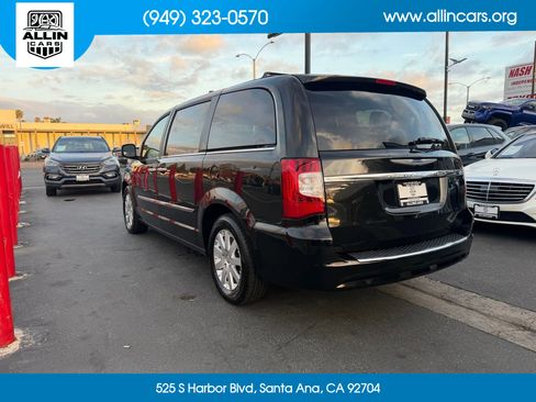 Used 2016 Chrysler Town & Country Touring w/ Driver Convenience Group FWD image 6