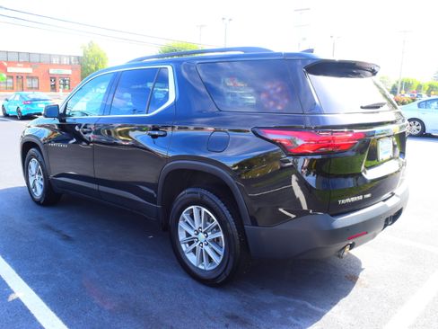 Used 2023 Chevrolet Traverse LT w/ Rear Camera Mirror Package image 4
