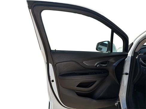 Used 2021 Buick Encore Preferred FWD image 18