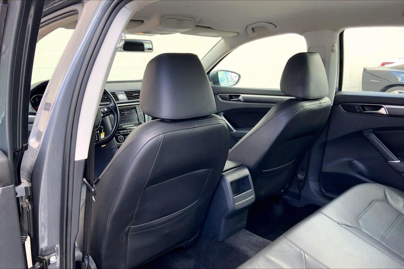 Used 2017 Volkswagen Passat 1.8T R-Line FWD image 12
