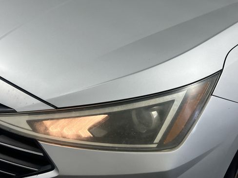 Used 2019 Hyundai Elantra SE w/ Cargo Package FWD image 11