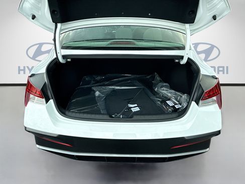 New 2026 Hyundai Elantra SEL Sport image 18