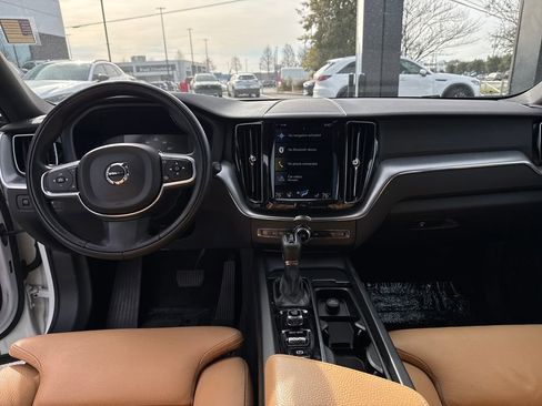 Used 2019 Volvo XC60 T5 Momentum w/ Premium Package image 17