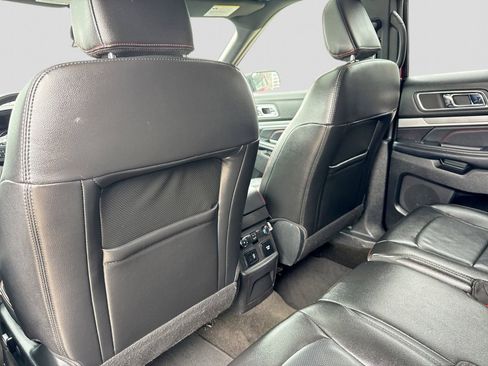 Used 2018 Ford Explorer Sport AWD/4WD image 17
