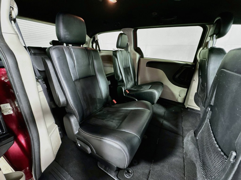 Used 2017 Dodge Grand Caravan SXT FWD image 33