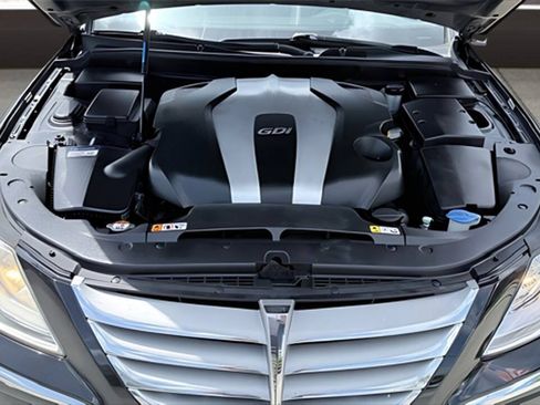 Used 2012 Hyundai Genesis 3.8 RWD image 12