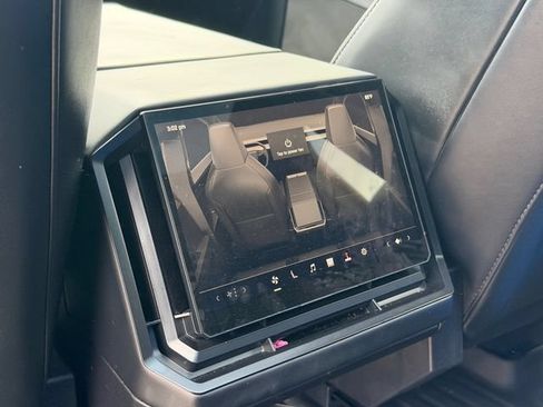 Used 2024 Tesla Cybertruck AWD Crew Cab image 12