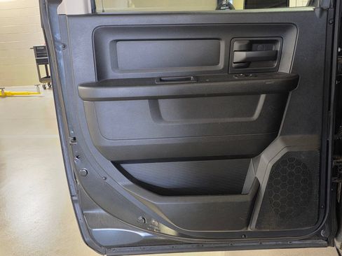 Used 2016 RAM 1500 Express RWD image 9