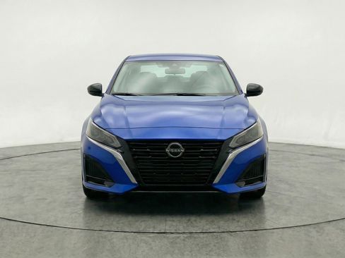 Used 2025 Nissan Altima 2.5 SV image 2