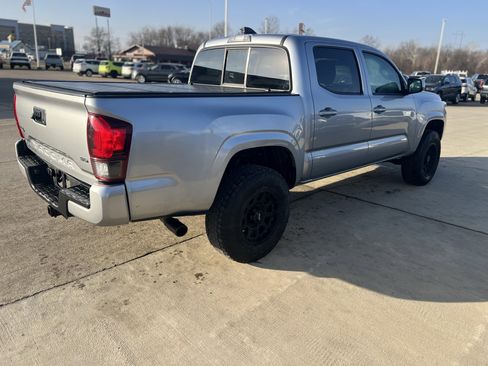 Used 2022 Toyota Tacoma SR image 9
