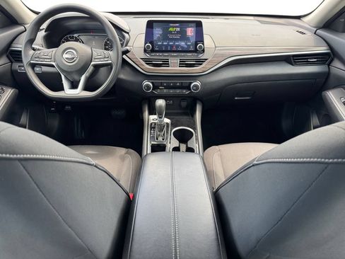 Used 2024 Nissan Altima 2.5 SV FWD image 10