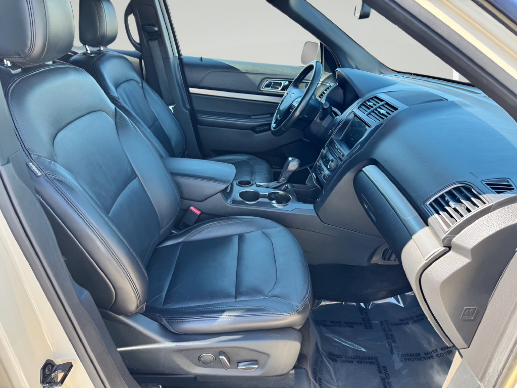 Used 2018 Ford Explorer XLT w/ Equipment Group 202A FWD image 26