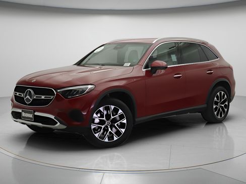 Used 2025 Mercedes-Benz GLC 350e 4MATIC image 3
