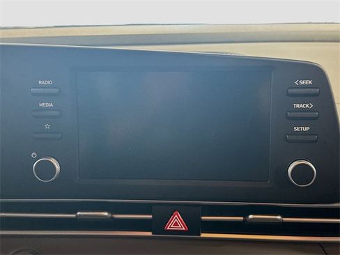 Used 2023 Hyundai Elantra SEL image 12