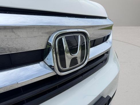 Used 2019 Honda Pilot Touring image 12