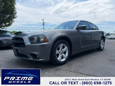 Used 2011 Dodge Charger SE RWD image 3