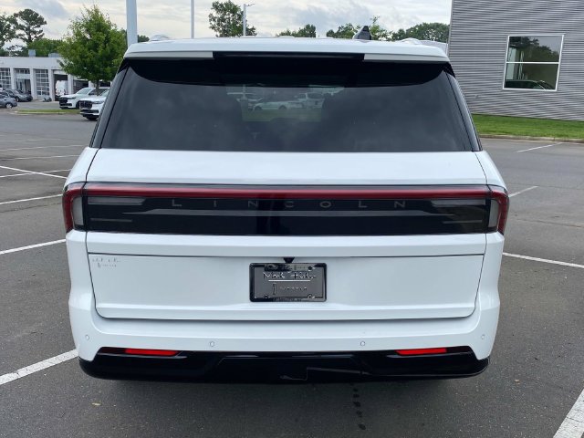 New 2026 Lincoln Navigator Reserve AWD/4WD image 29