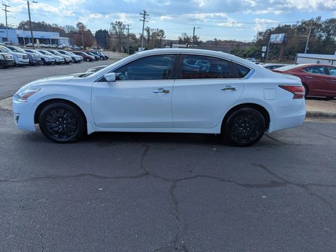 Used 2014 Nissan Altima 2.5 S w/ Display Audio Package image 4