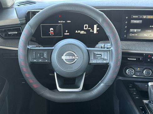 Used 2025 Nissan Kicks SV FWD image 13