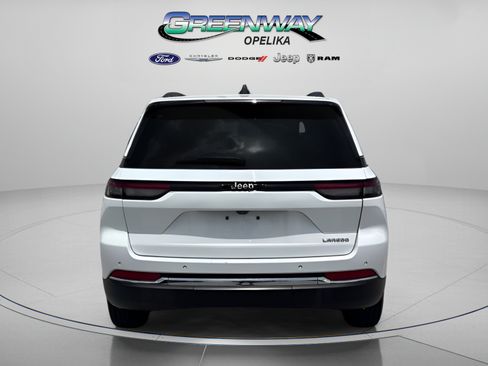 Used 2023 Jeep Grand Cherokee Laredo RWD image 9