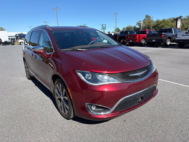 Used 2018 Chrysler Pacifica Limited w/ Tire & Wheel Group FWD image 10