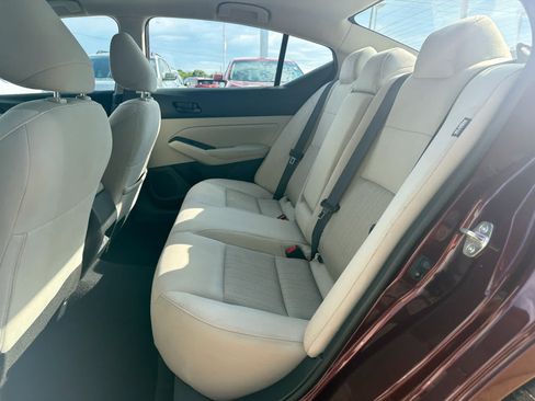 Used 2025 Nissan Altima 2.5 SV FWD image 24