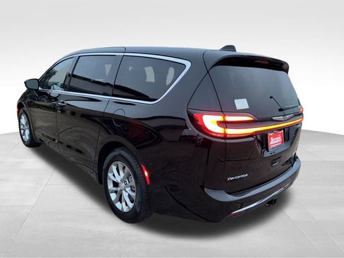 New 2026 Chrysler Pacifica Limited w/ Trailer Tow Group image 3