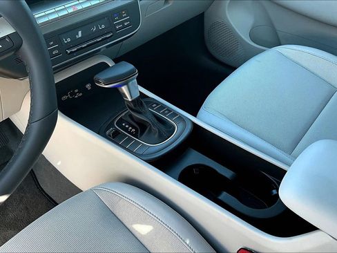 Used 2025 Hyundai Kona SEL FWD image 18