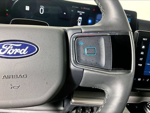 Used 2025 Ford Expedition Active AWD/4WD image 19