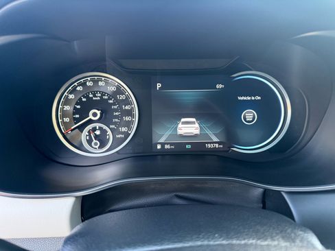 Used 2022 Genesis G70 3.3T image 25