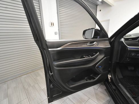 Used 2022 Jeep Grand Cherokee L Overland image 17