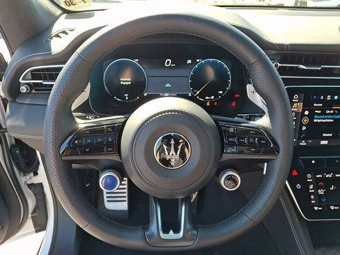 Used 2025 Maserati Grecale Modena image 19