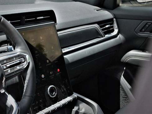 Used 2026 GMC Terrain Elevation w/ Elevation Premium Package FWD image 9