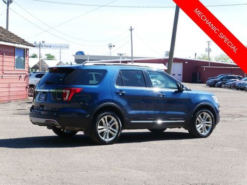 Used 2017 Ford Explorer XLT w/ Equipment Group 202A AWD/4WD image 3