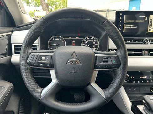 Used 2025 Mitsubishi Outlander SE FWD image 20