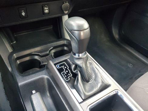 Used 2018 Toyota Tacoma TRD Off-Road image 27