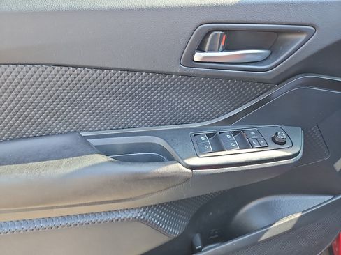 Used 2018 Toyota C-HR XLE FWD image 12