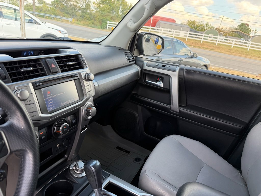 Used 2017 Toyota 4Runner SR5 AWD/4WD image 13