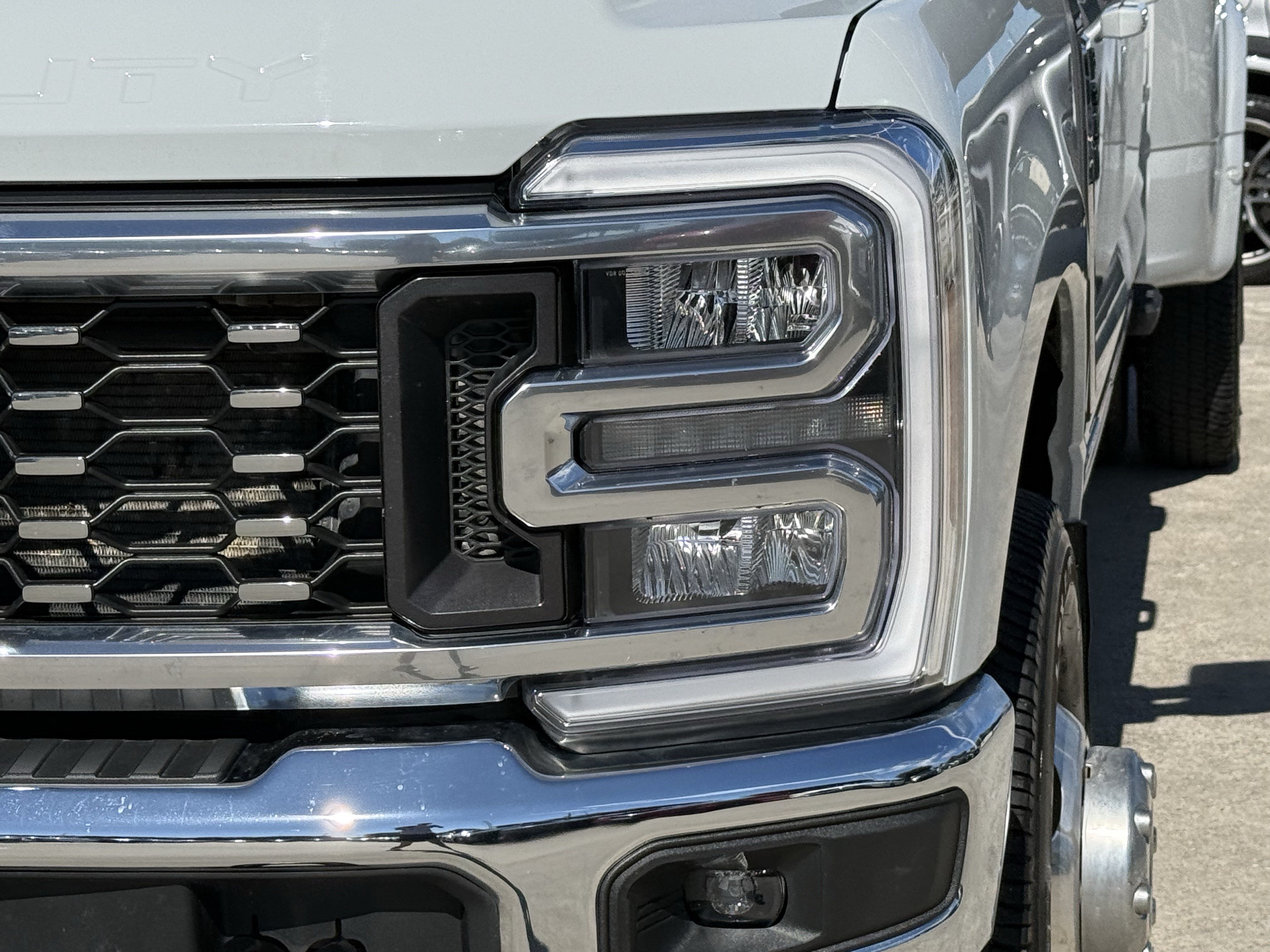 Used 2025 Ford F350 Lariat w/ Lariat Ultimate Package AWD/4WD image 12