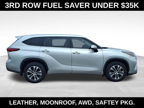 Used 2022 Toyota Highlander XLE AWD/4WD image 9