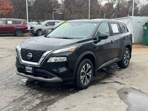 Used 2023 Nissan Rogue SV image 3