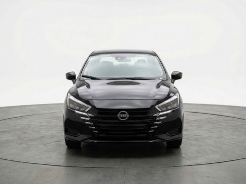 Used 2025 Nissan Versa SV image 2