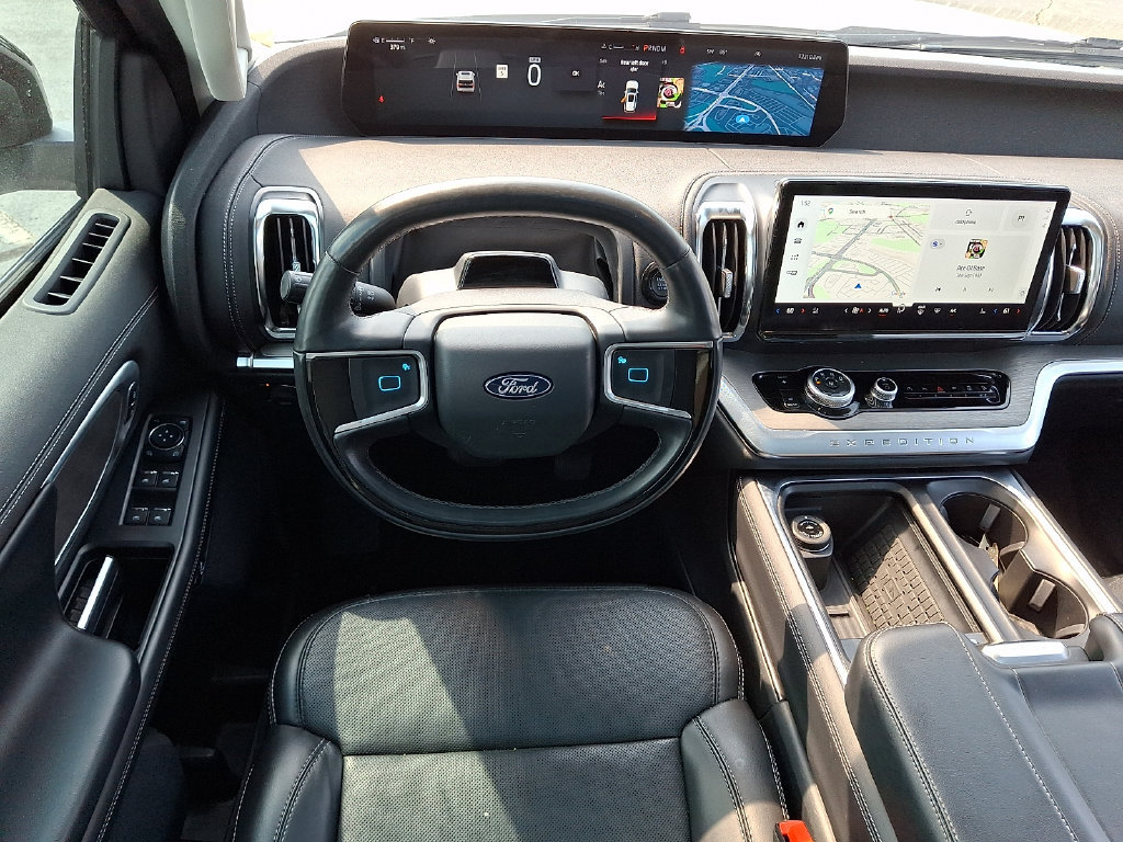 Used 2025 Ford Expedition Platinum AWD/4WD image 11